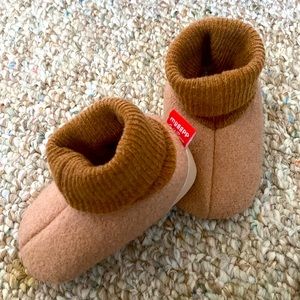 NWOT - Baby Booties Newborn Cozy Warm Non-Slip Soft Sole Crib Shoes